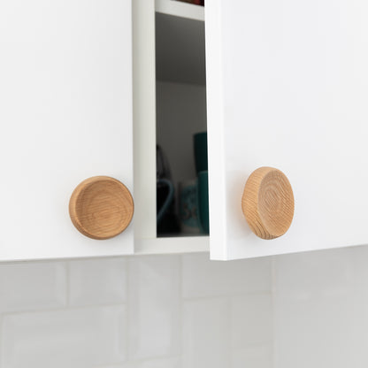 Oak Concave Knobs