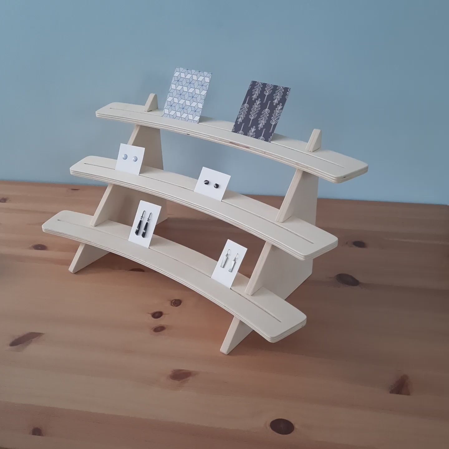 concave display stand